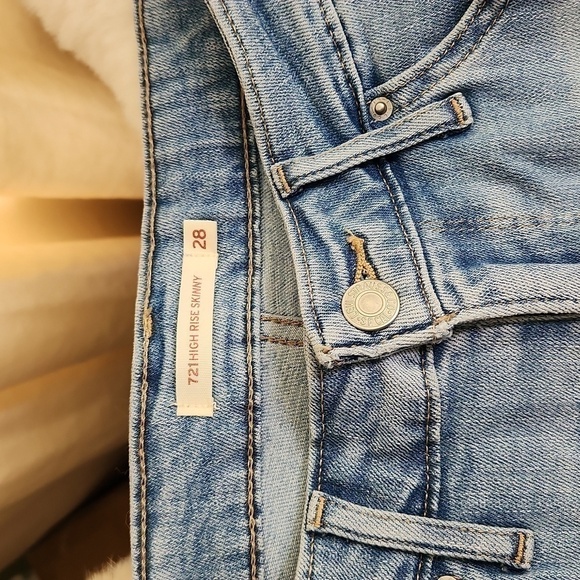 Levi High Rise Skinny Light Blue Faded Jeans-Size 28​​​​​​​​ - Picture 2 of 4